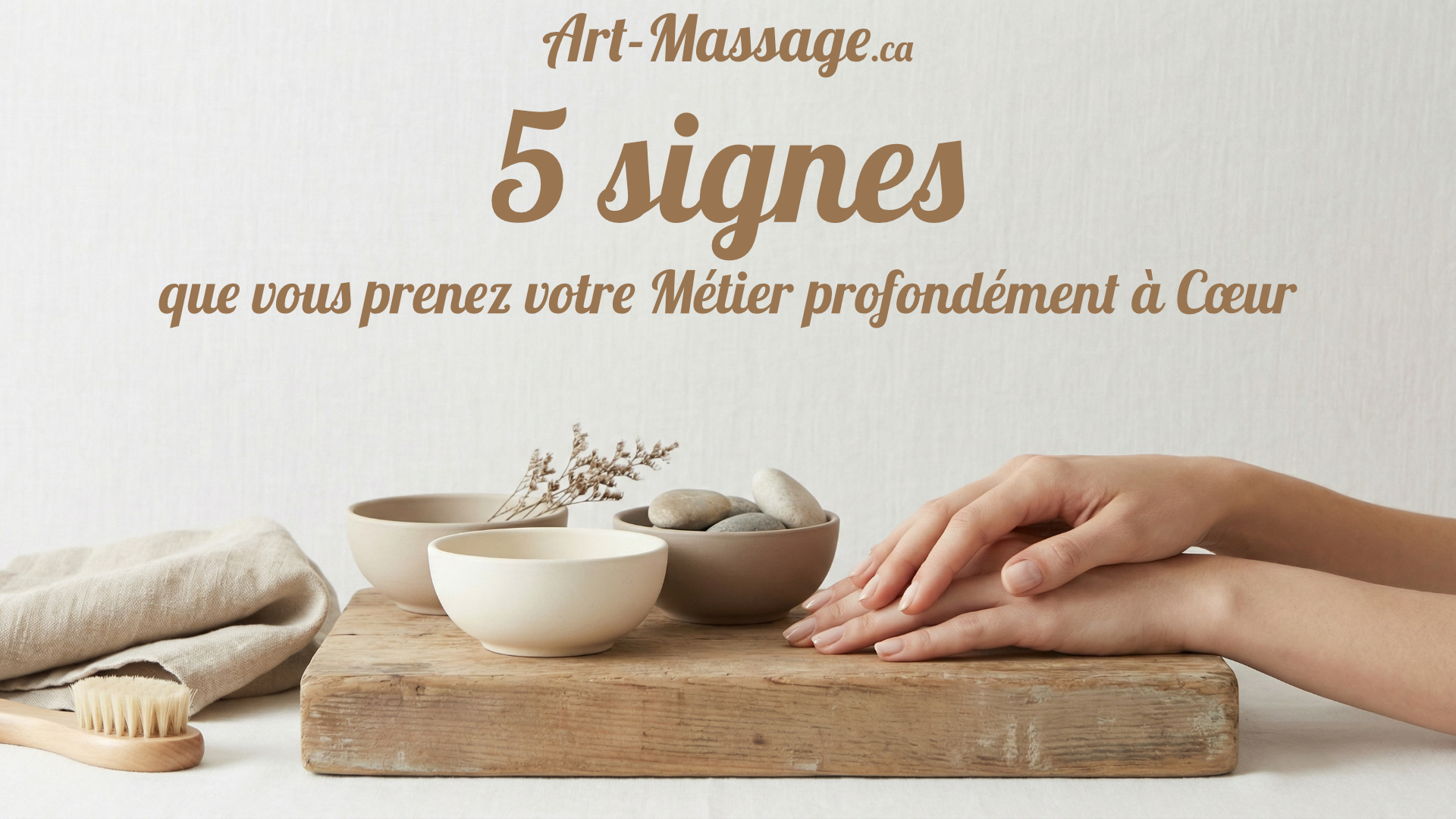 5 Signes Ambiance de spa haut de gamme, épurée et lumineuse, avec serviettes, bougies, pierre naturelle et détails délicats dans un style éditorial luxe.